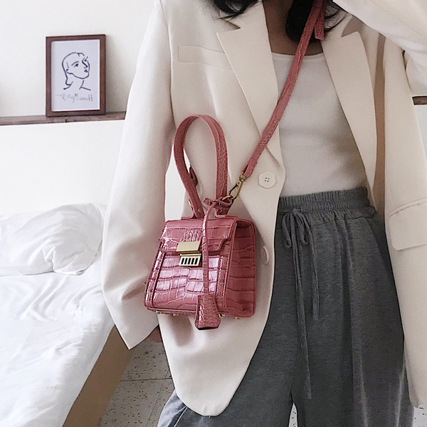 Modern női kistáska rövid és hosszú füllel