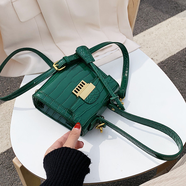 Modern női kistáska rövid és hosszú füllel