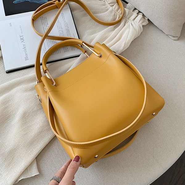 Ikdienas sieviešu somas vienkāršs modelis ar īsu un garu rokturi