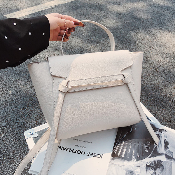 Női aktuális szögletes táska sima modell