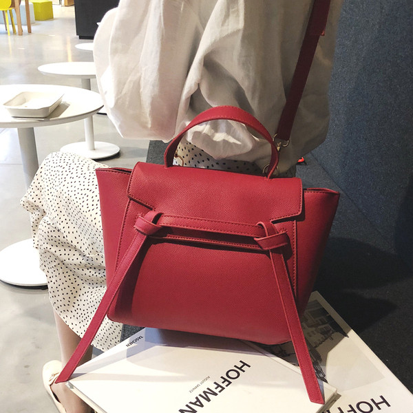 Női aktuális szögletes táska sima modell