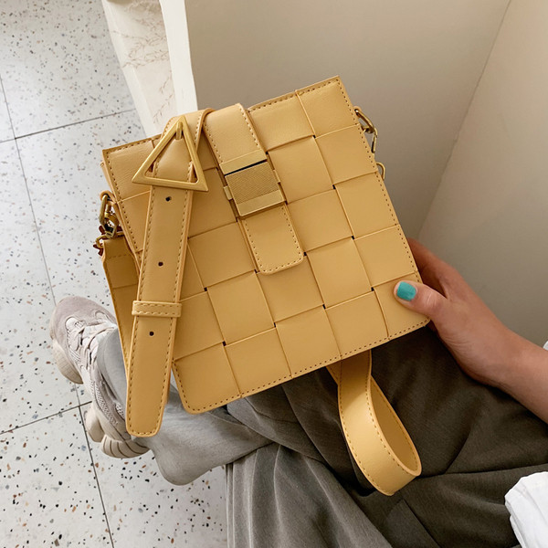 Női alkalmi táska eko bőrből, hosszú füllel