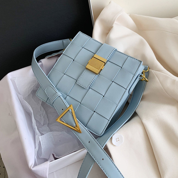 Női alkalmi táska eko bőrből, hosszú füllel