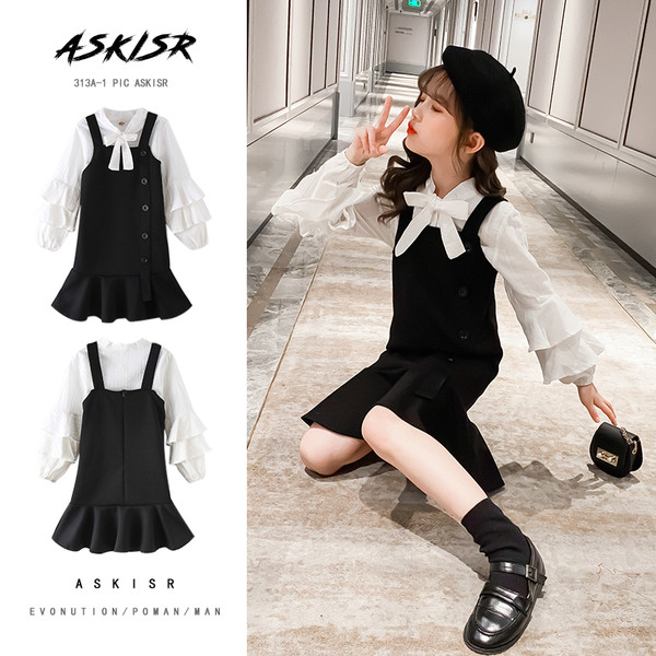 Fekete retro gyerekruha gombokkal és szalaggal