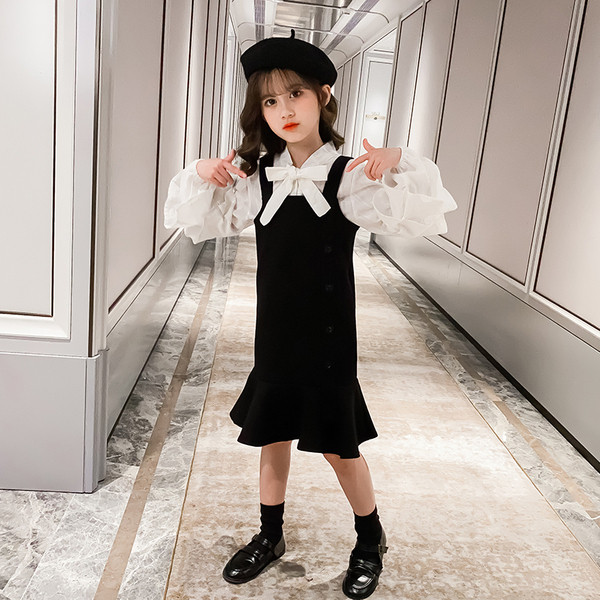 Fekete retro gyerekruha gombokkal és szalaggal