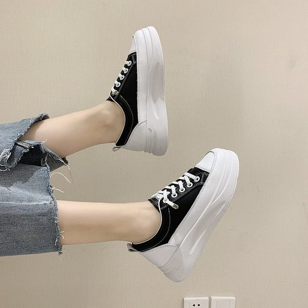 Alkalmi női tornacipő magas talppal és fűzővel