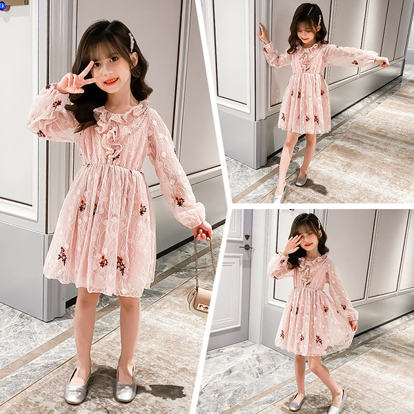 Gyermek csipkeruha hímzéssel