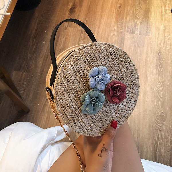 Sieviešu moderna adīta apaļa soma ar 3D elementiem