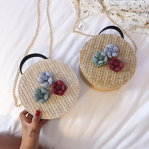 Sieviešu moderna adīta apaļa soma ar 3D elementiem