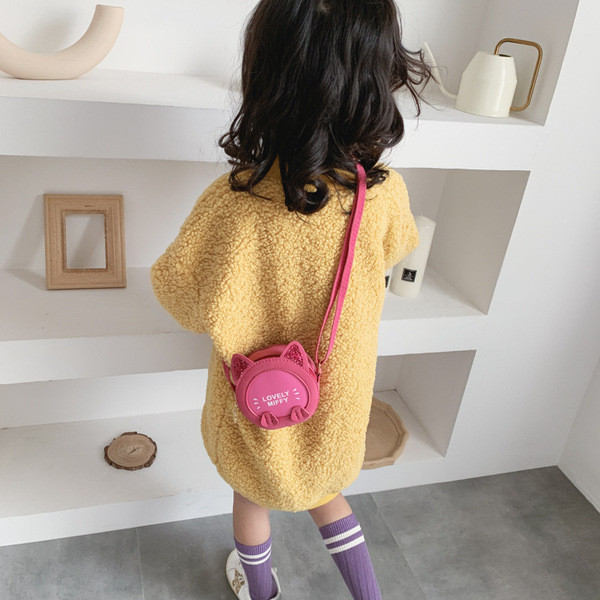 Gyermek korszerű kerek táska felirattal