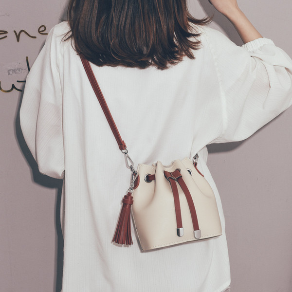 Női modern eco-bőr válltáska