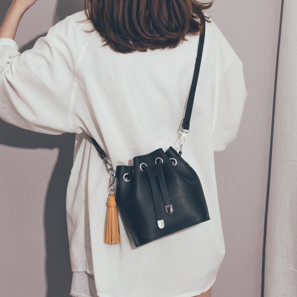 Női modern eco-bőr válltáska