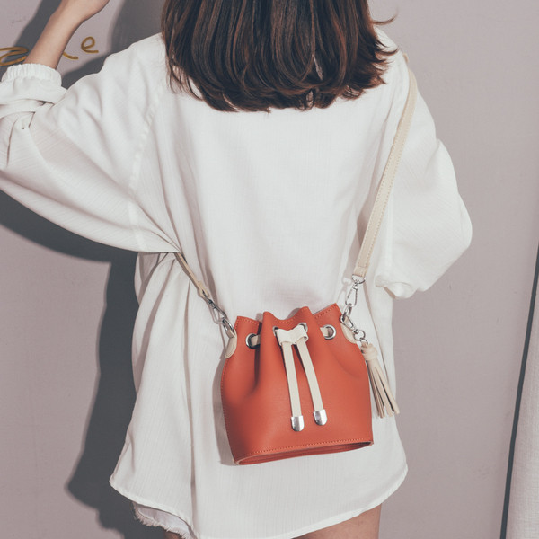 Női modern eco-bőr válltáska