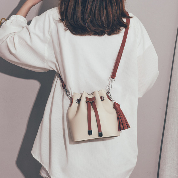 Női modern eco-bőr válltáska