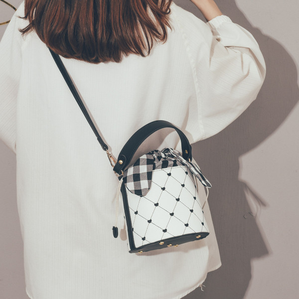 Női mindennapi válltáska rövid fogantyúval