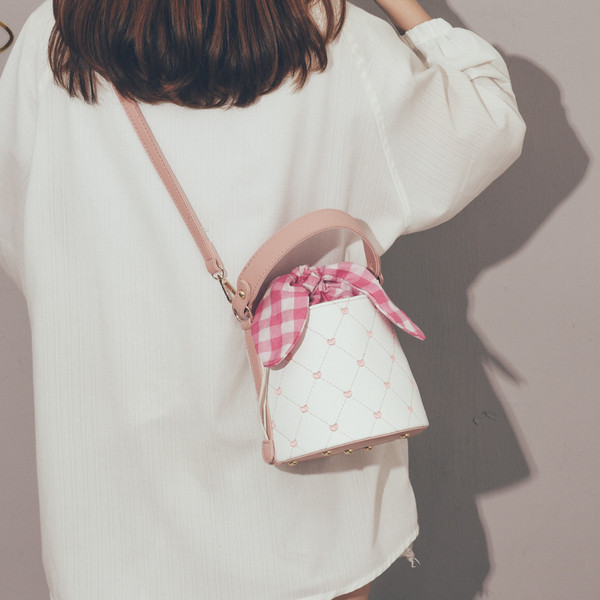 Női mindennapi válltáska rövid fogantyúval