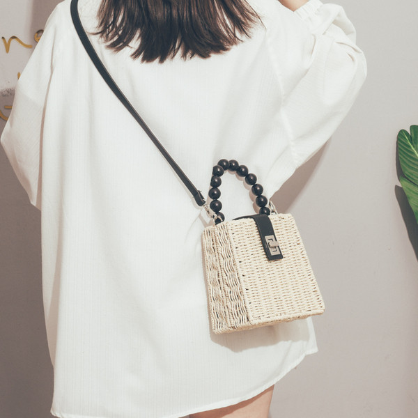 Stílusos női kötött táska rövid és hosszú füllel