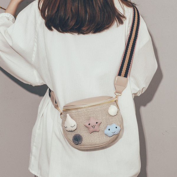 Sieviešu ikdienas soma ar 3D elementiem