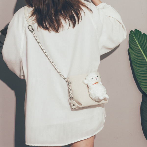 Női mindennapi táska fém fogantyúval és 3D elemmel