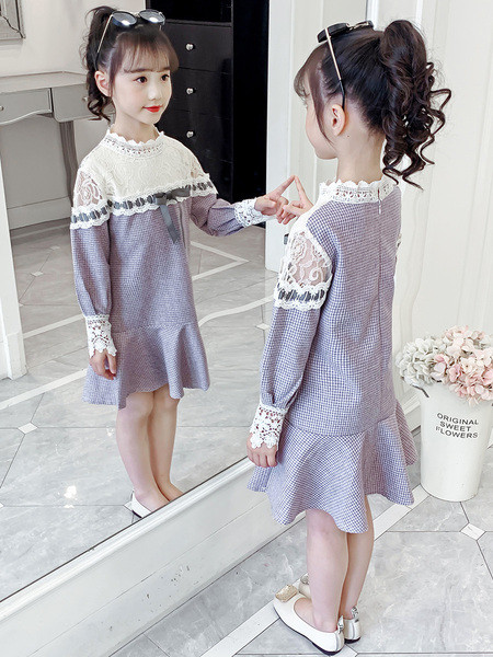 Gyerekruha csipkével és hosszú ujjal