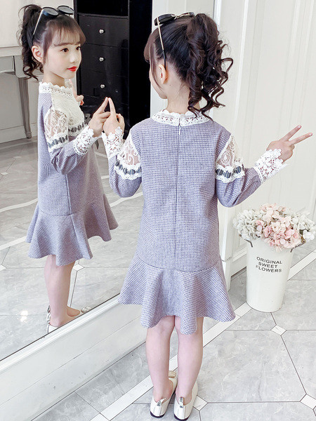 Gyerekruha csipkével és hosszú ujjal