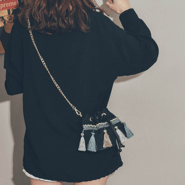 Stiilne naiste väike tuttidega õlakott