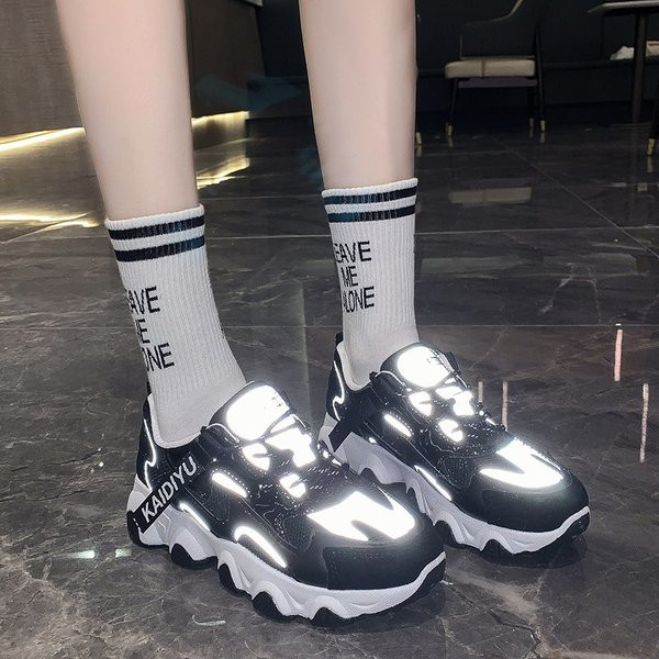 Légáteresztő női tornacipő durva talppal