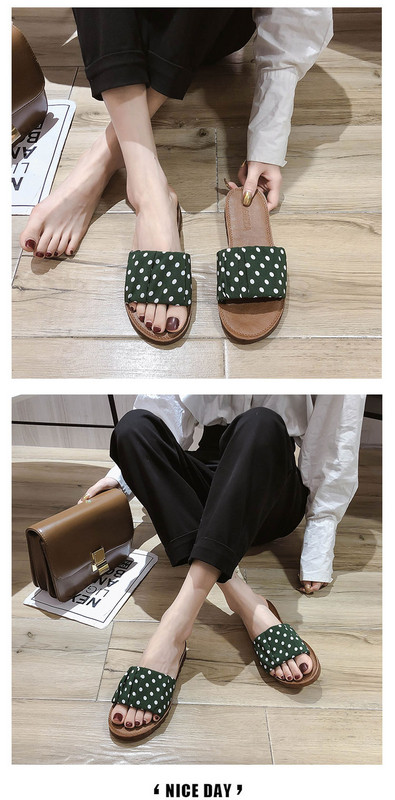 Nyári női papucs lapos talppal és pontozott pánttal