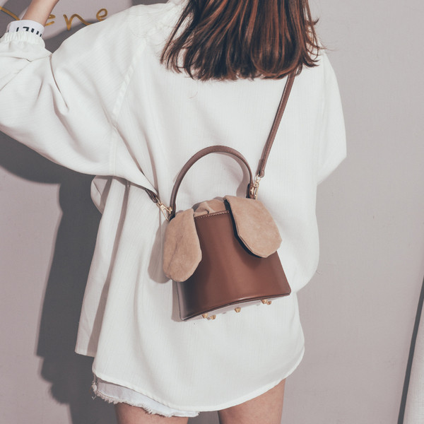 Aktuális női táska eco bőrből, hosszú füllel