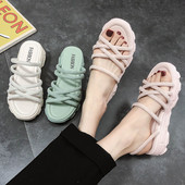 Női szandál magas talppal és bőrpánttal