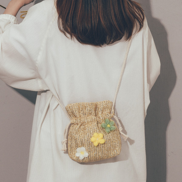 Női korszerű kötött válltáska