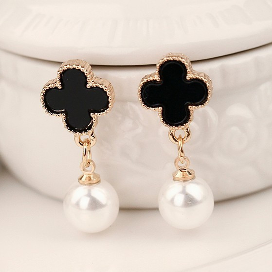 Fekete gyöngyös női lógó fülbevaló