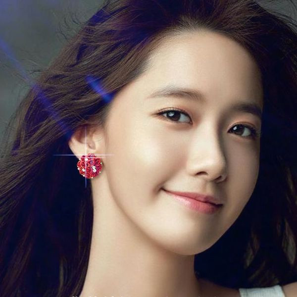 Rooside ja kividega ümarad naiste kõrvarõngad