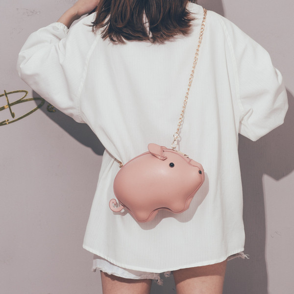 Női aktuális táska nem szabványos formában a vállra