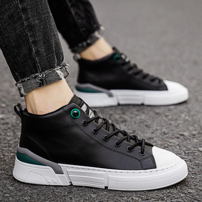 Lapos talpú férfi tornacipő új modellje