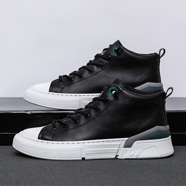 Lapos talpú férfi tornacipő új modellje