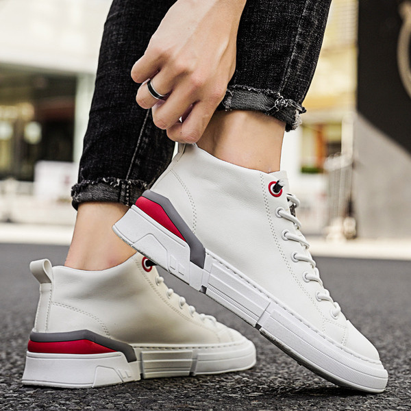 Lapos talpú férfi tornacipő új modellje