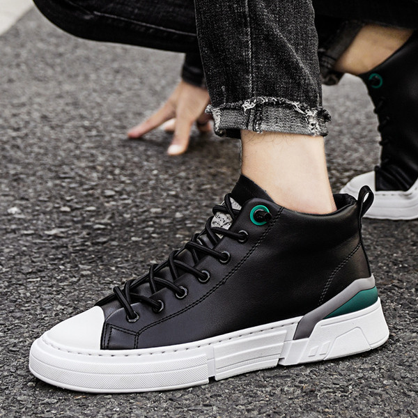 Lapos talpú férfi tornacipő új modellje