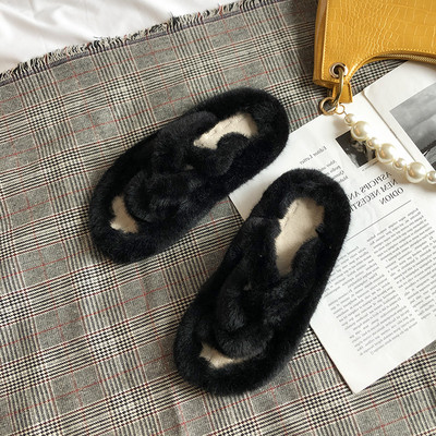 Házi készítésű pehelypapucs lapos talppal és keresztpánttal