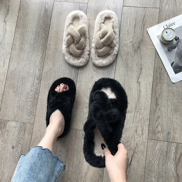 Házi készítésű pehelypapucs lapos talppal és keresztpánttal