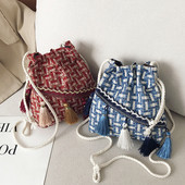 Modern női textiltáska bojttal