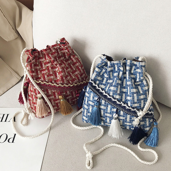 Modern női textiltáska bojttal