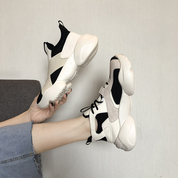 Női sportcipő durva talppal, kétféle kivitelben