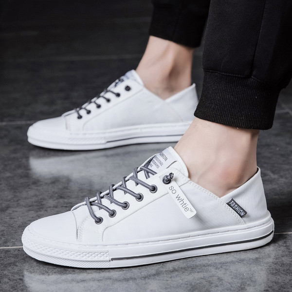 Férfi alkalmi tornacipő fűzővel és lapos talppal