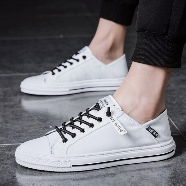 Férfi alkalmi tornacipő fűzővel és lapos talppal