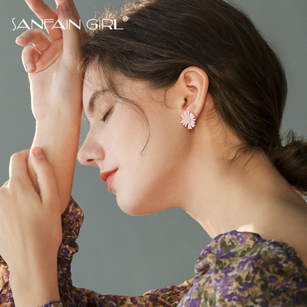 Rózsaszín női fülbevaló virág formájú