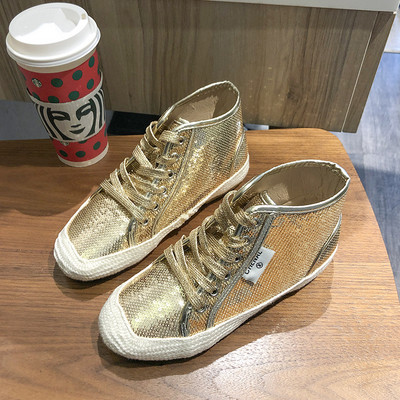 Modern női tornacipő a boka felett flitterekkel