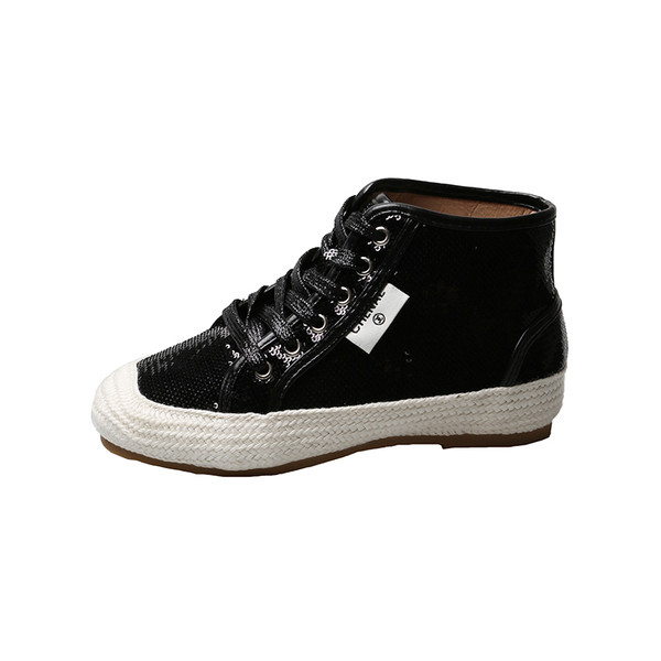 Modern női tornacipő a boka felett flitterekkel