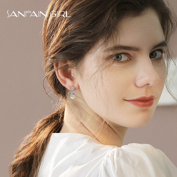 Női fülbevaló szalaggal és gyönggyel