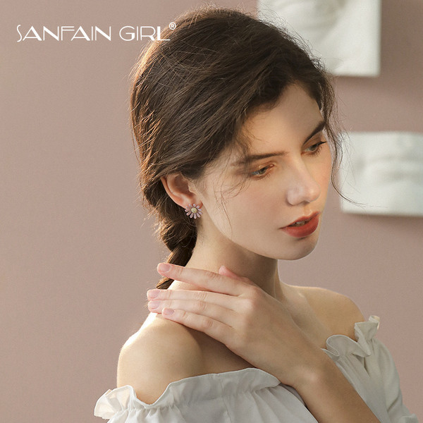 Lila női fülbevaló virág formájú